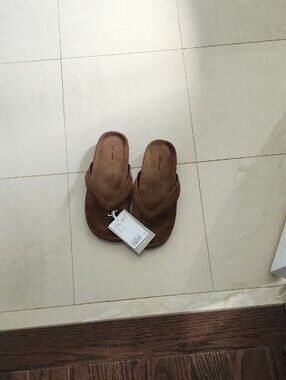 New Premium H&M Brown Suede Leather-Look Flip Flop Sandals size 6 -Runs big